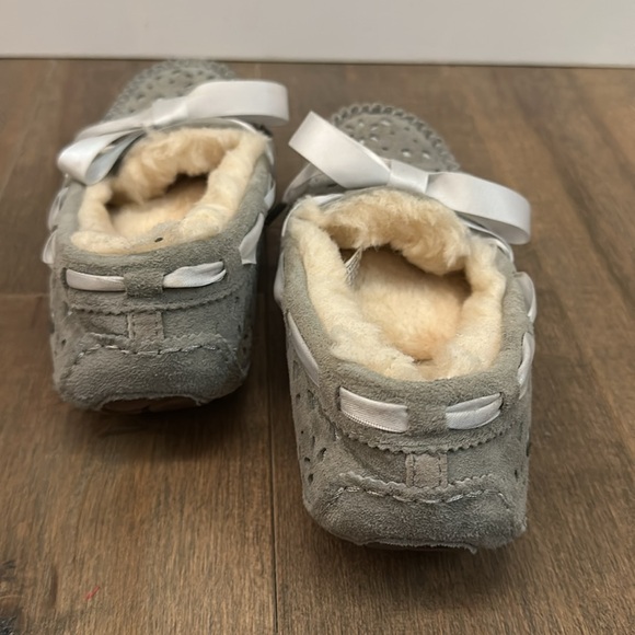 New UGG Women's Grey Moccasin Slippers - Picture 3 of 5